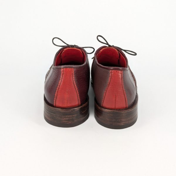 完成した靴の踵部の写真