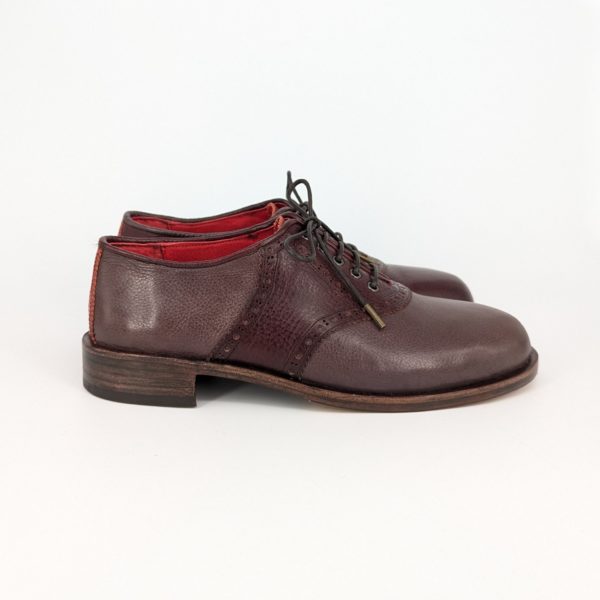 完成した靴の右サイドの写真