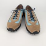 専用木型で挑む！ワシをモチーフにした独創的なスニーカーが完成しました