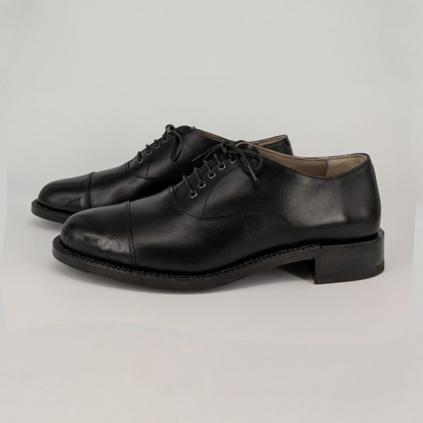 フランスの名門・アノネイ社の最高級カーフを使用したハンドメイドの紳士靴