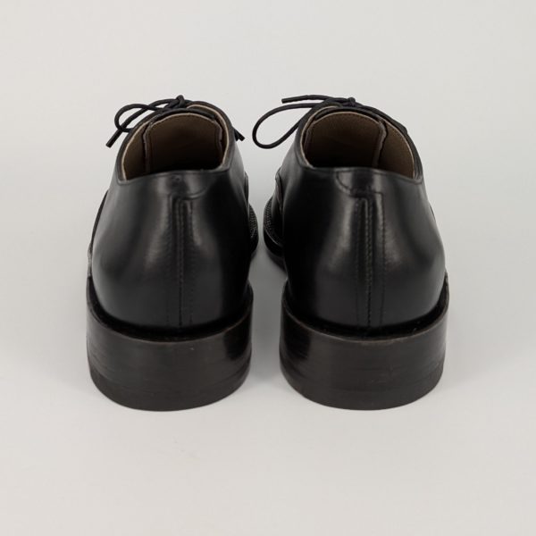 靴教室の生徒が丁寧に仕上げた美しいステッチ