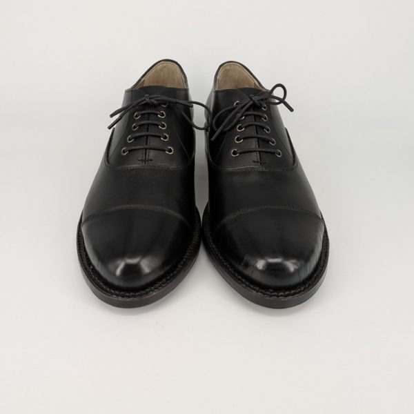 アノネイ社の上質なカーフ。クリームだけでこの光沢は素晴らしい