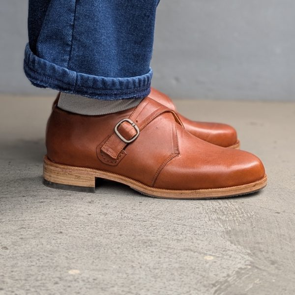 完成したシングルモンクストラップシューズ右サイドの写真