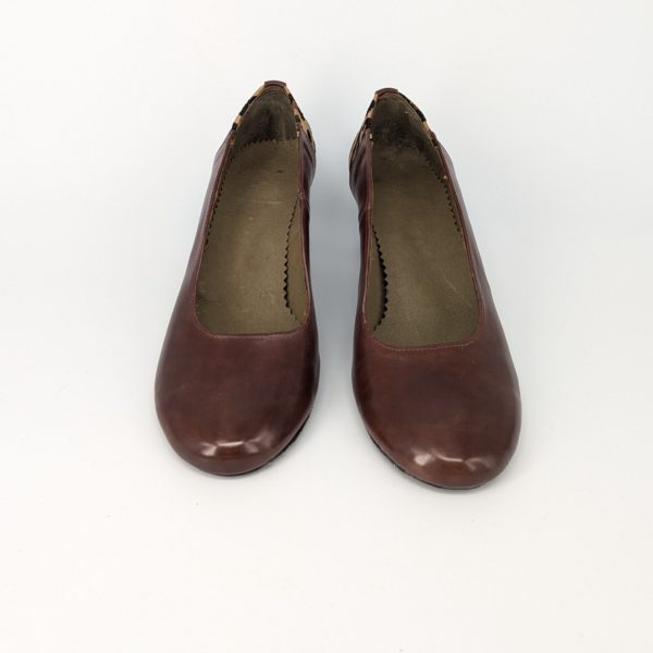 シューマスターコースで製作した専用木型によるパンプス