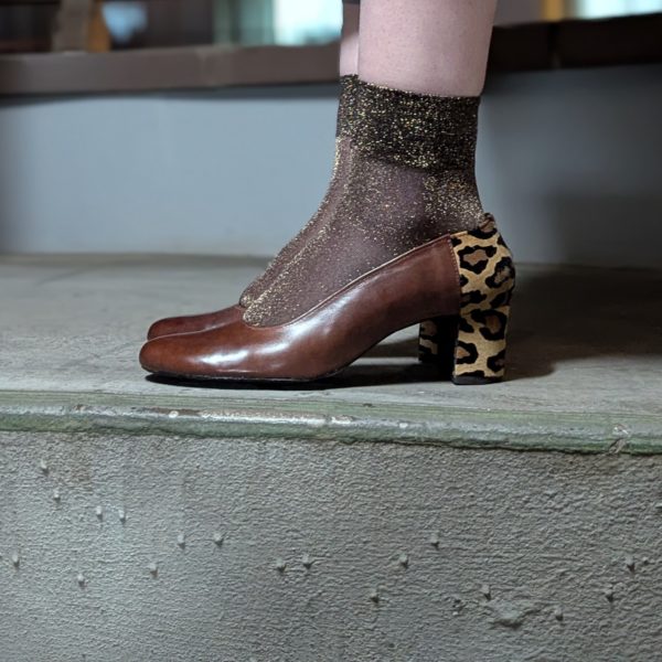 自作木型が生み出す、流れるようなシルエット。