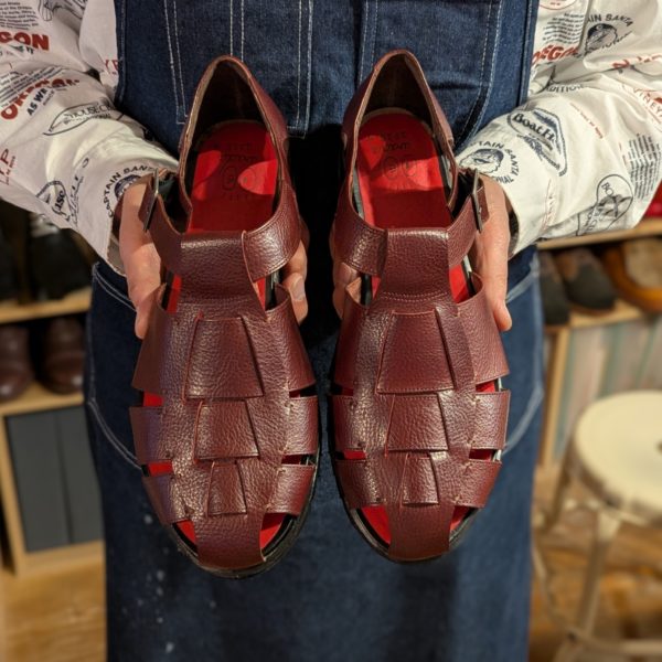 靴教室の生徒Oさんが自作木型で制作したハンドメイドのサンダル