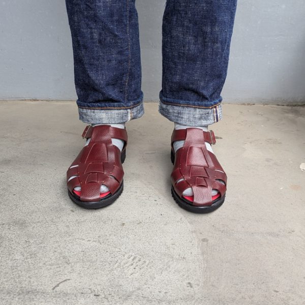 自作のカスタム木型を使用したサンダルのフィッティング確認