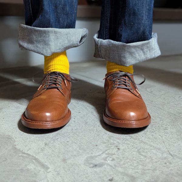 古着ファッションに合わせやすい手作り革靴の着用正面