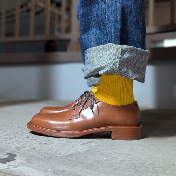 製法の違いを学びながら完成させた手作り革靴の着用左側