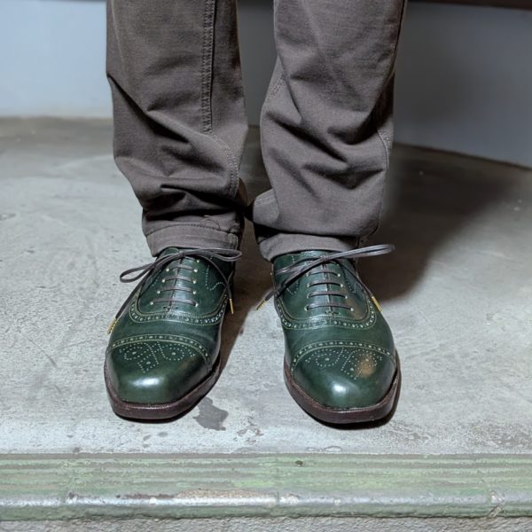 特別な会食に間に合わせて制作した手作り靴の着用正面写真