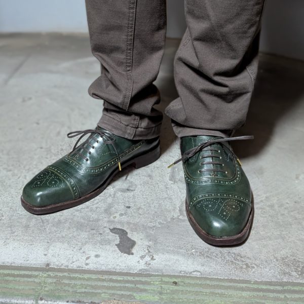 自分へのご褒美として制作したメダリオン付きオックスフォードシューズ正面