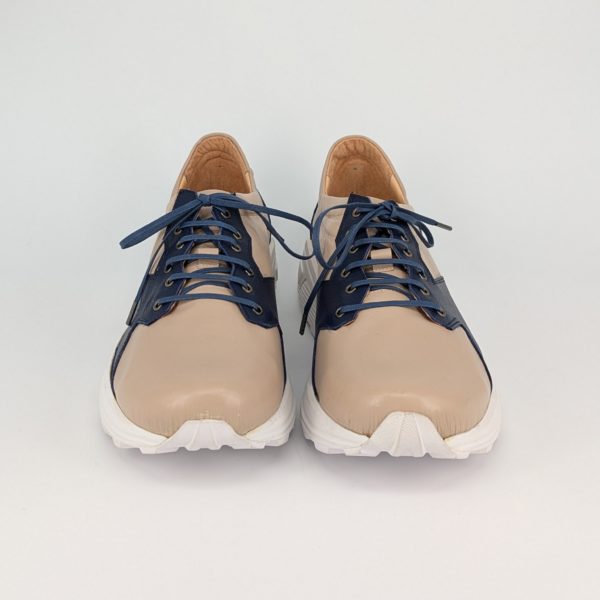 ゴートレザーを使用したお名前モチーフのデザインスニーカー正面