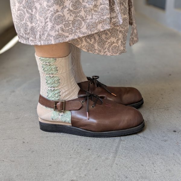 手作りサンダル 着用写真 右側面 おしゃれな靴下コーディネート