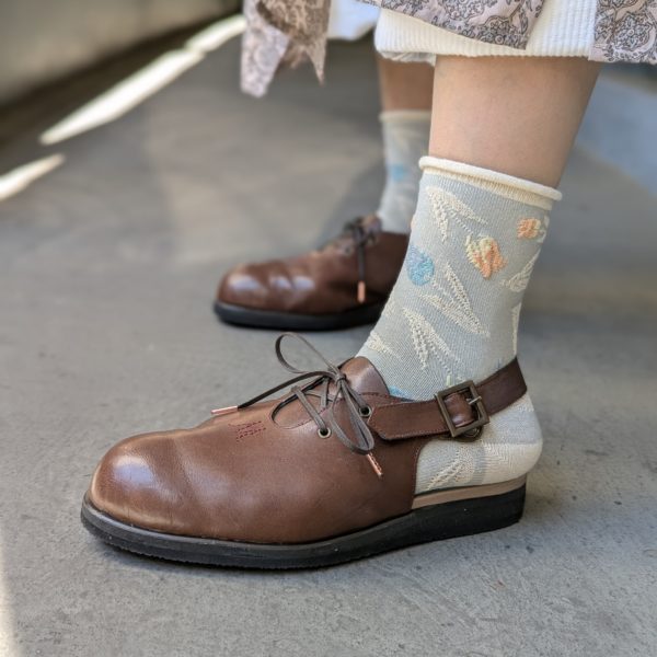 手作りサンダル 着用写真 左側面 おしゃれな靴下コーディネートその2