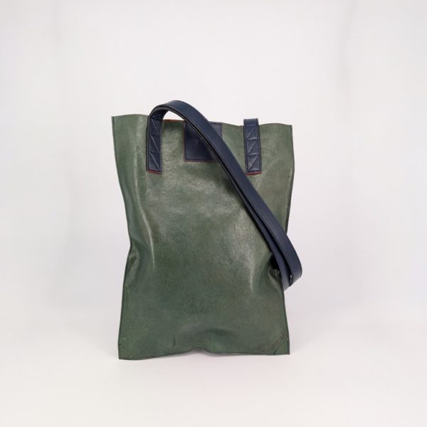 手持ちの革を活かしたこだわりのデザインのトートバッグ