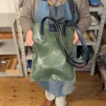 旦那様への誕生日プレゼントに！手縫いのレザートートバッグが完成しました